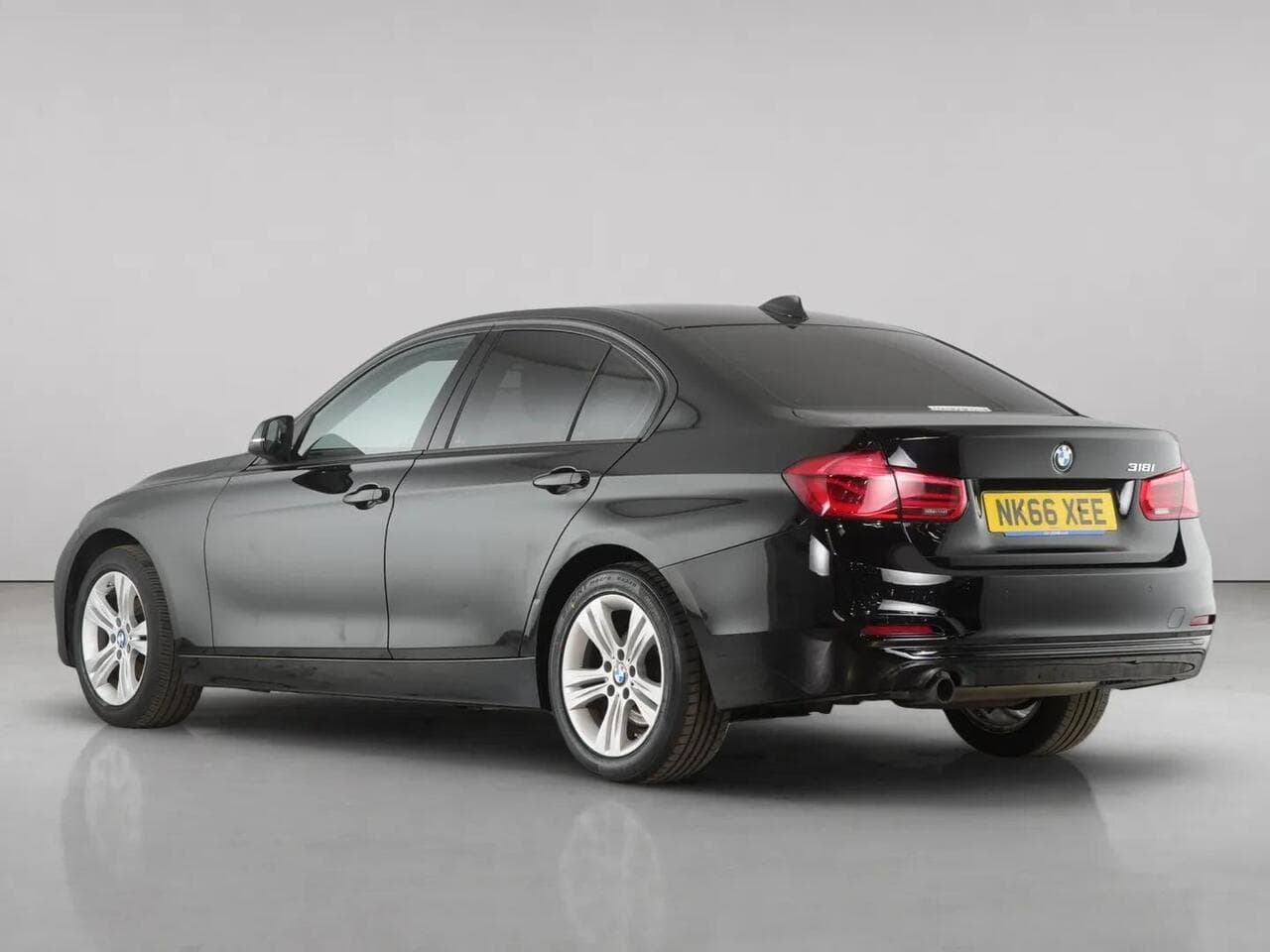 BMW 3 Series thumbnail Rear Left