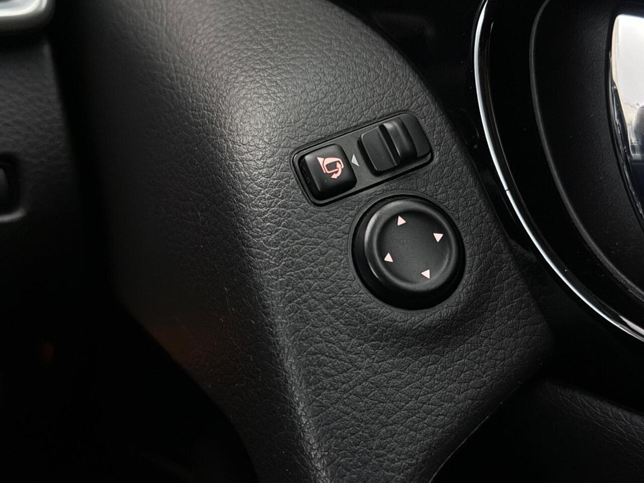 Nissan Qashqai thumbnail Misc Controls