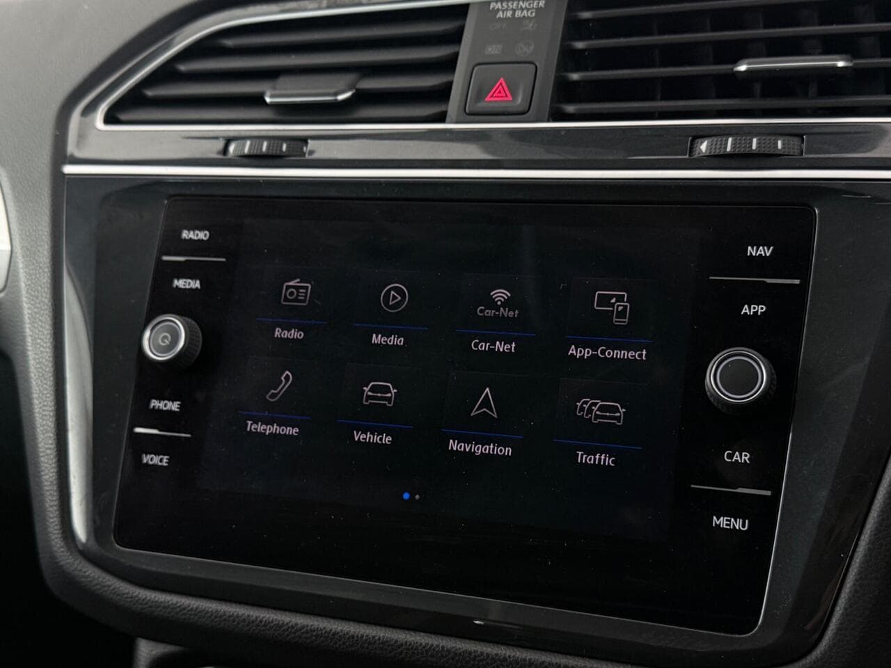 Volkswagen Tiguan thumbnail Infotainment System