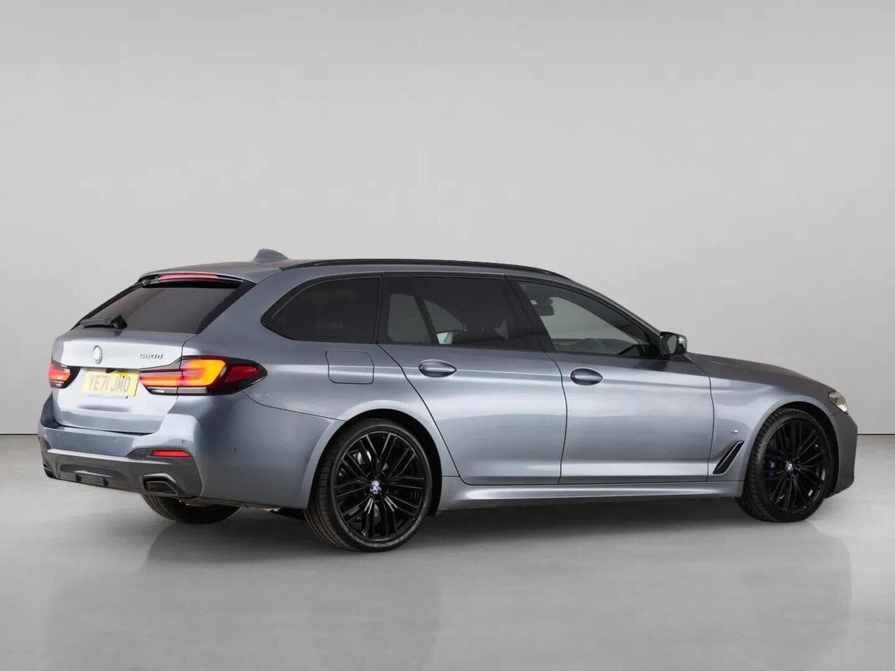 BMW 5 Series thumbnail Side Right