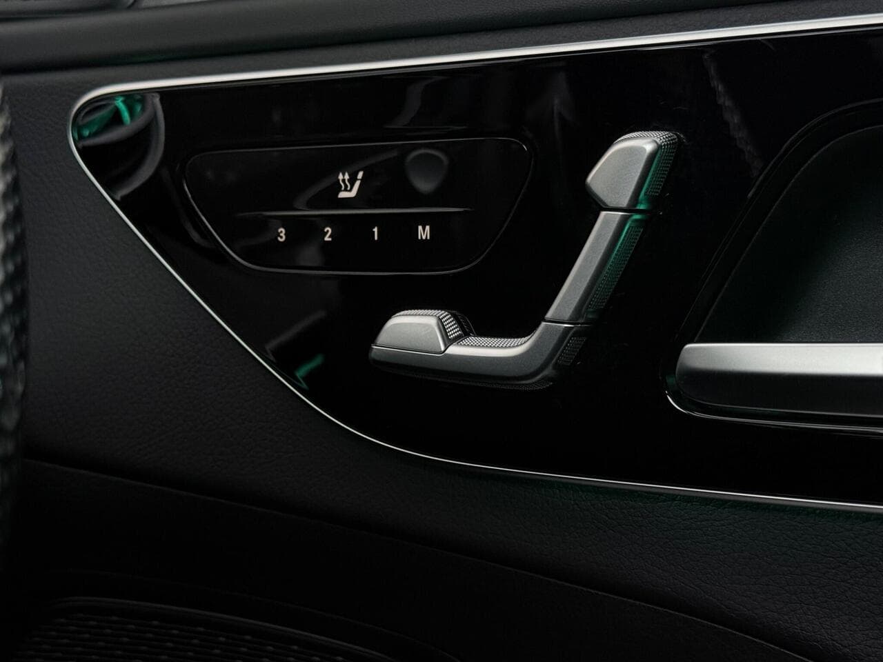 Mercedes-Benz C Class thumbnail Misc Controls