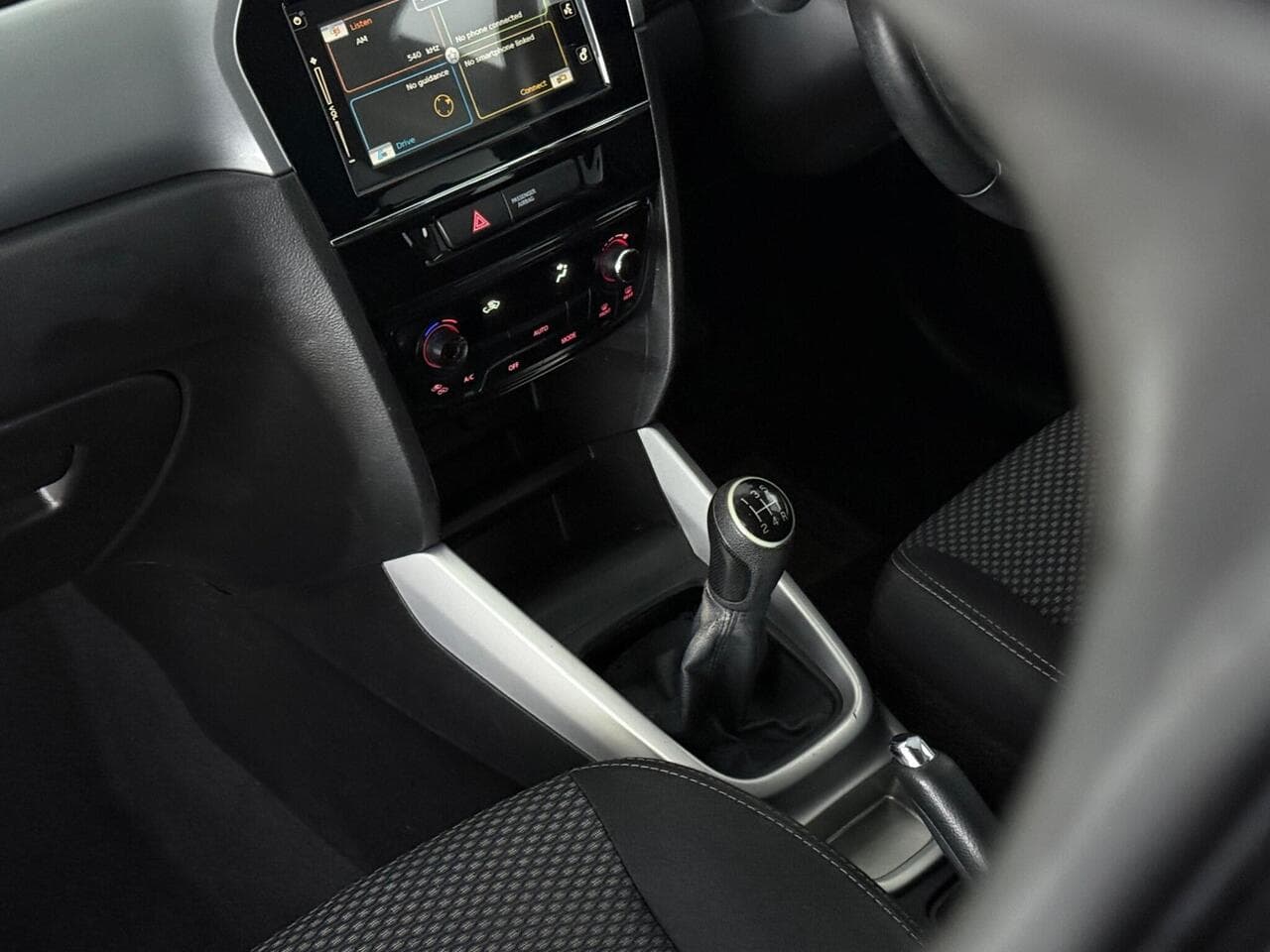 Suzuki Vitara thumbnail Interior Front