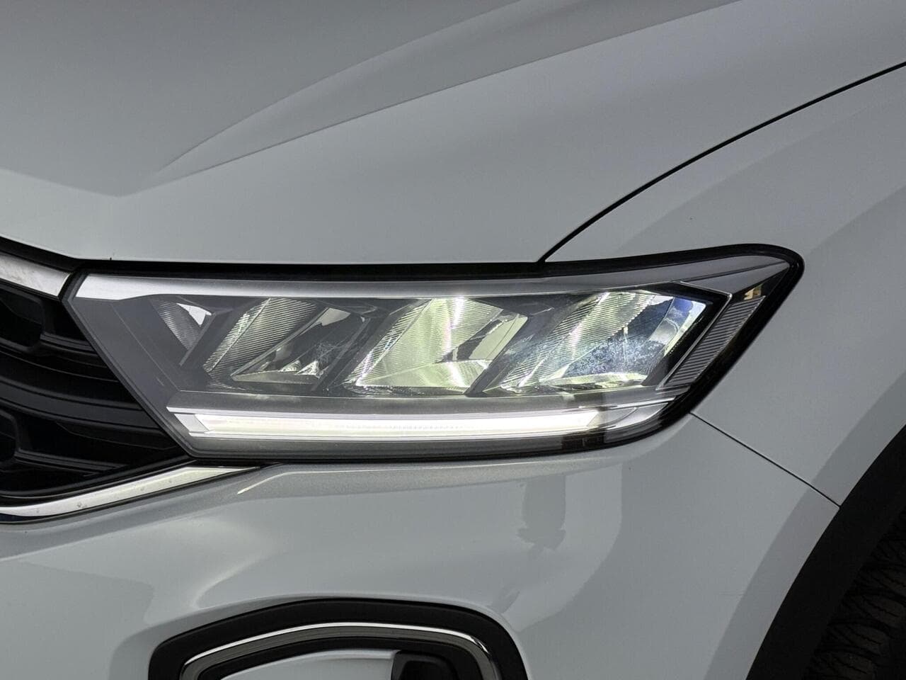 Volkswagen T-Roc thumbnail Lights Front