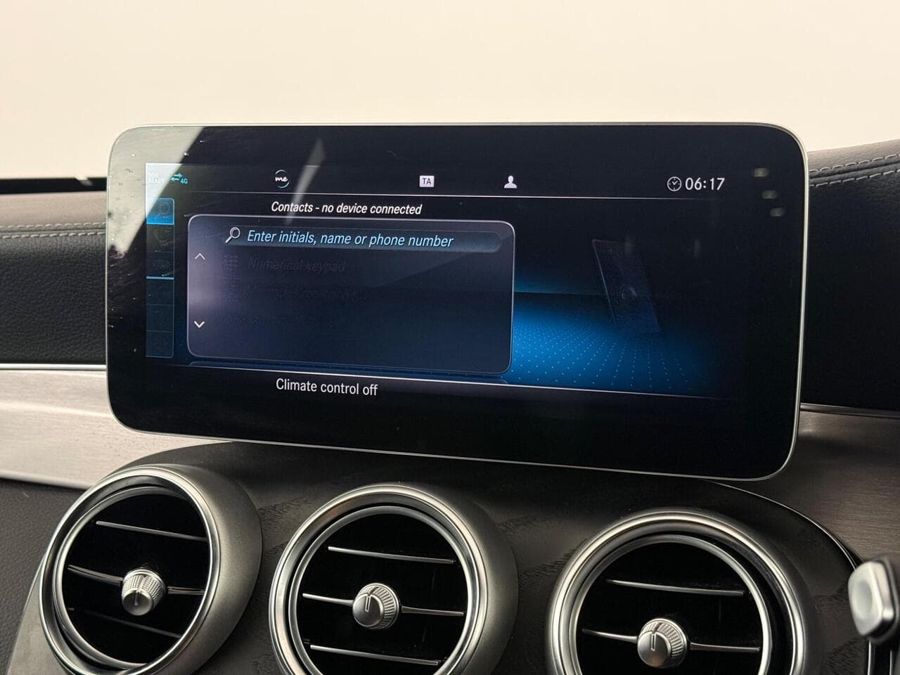 Mercedes-Benz C Class thumbnail Infotainment System
