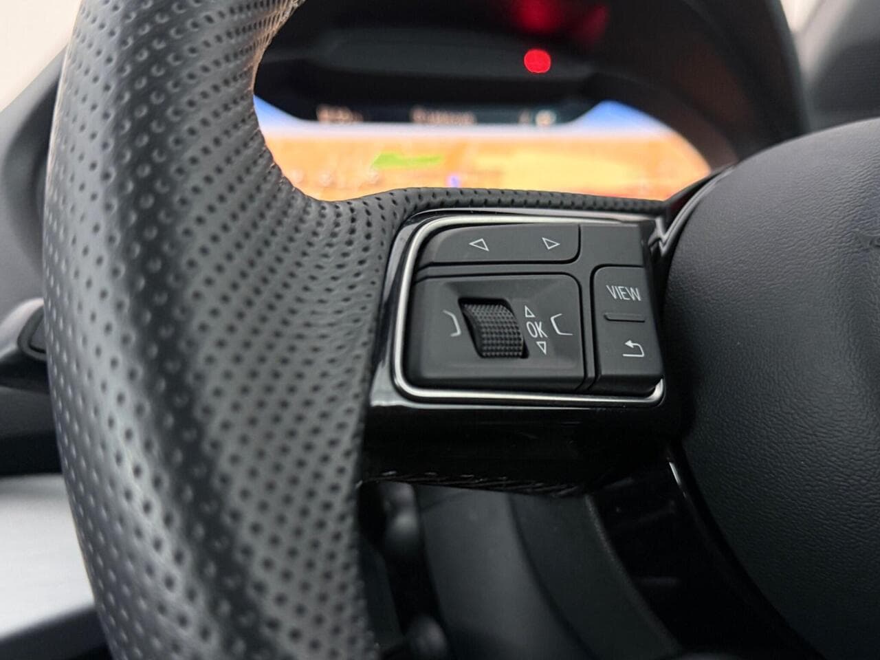 Audi Q2 thumbnail Misc Controls