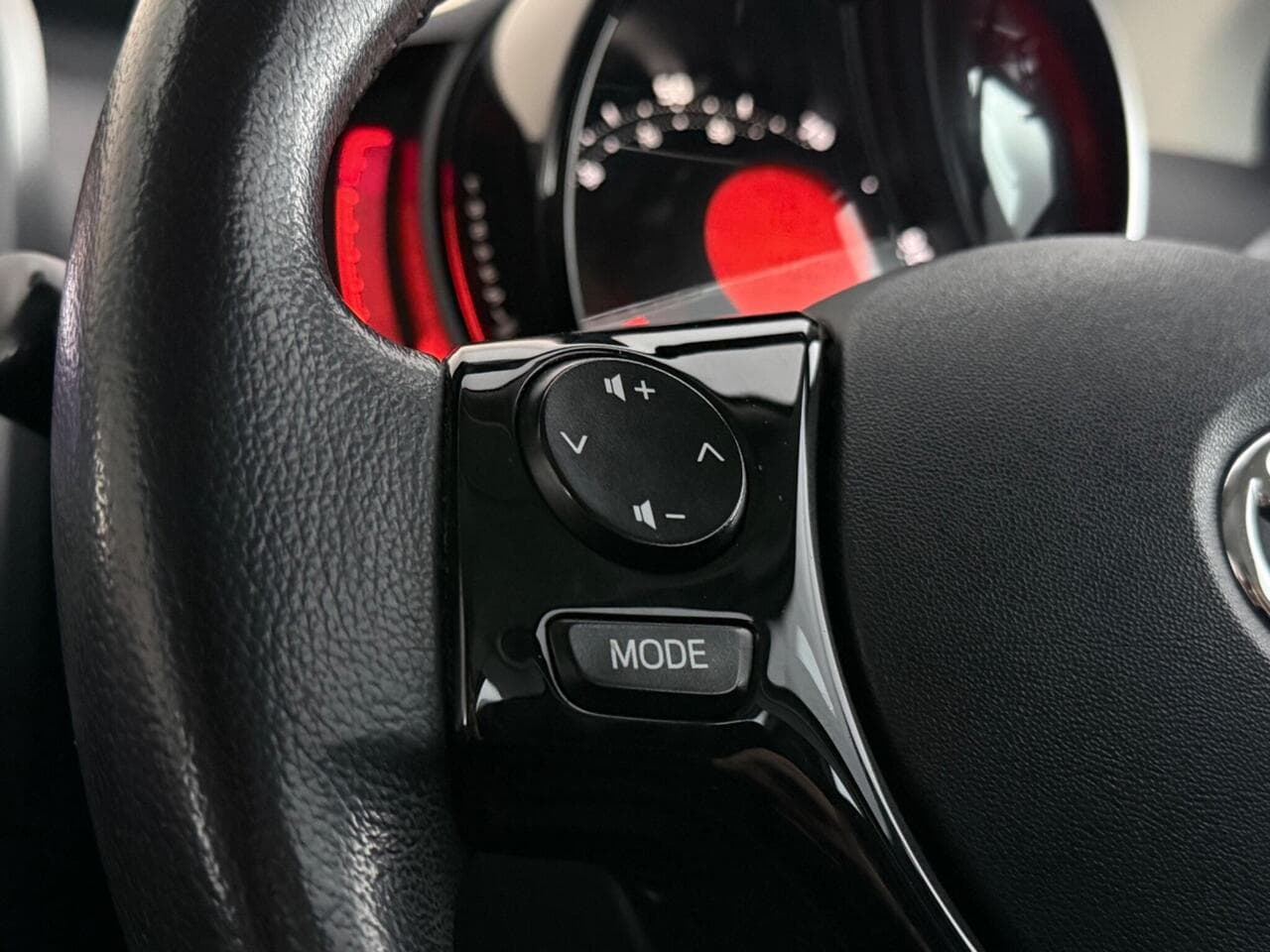 Toyota AYGO thumbnail Misc Controls