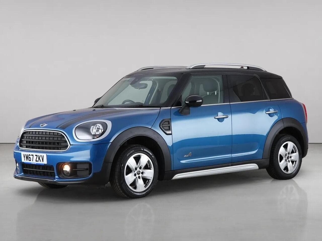 MINI Countryman thumbnail Front Left