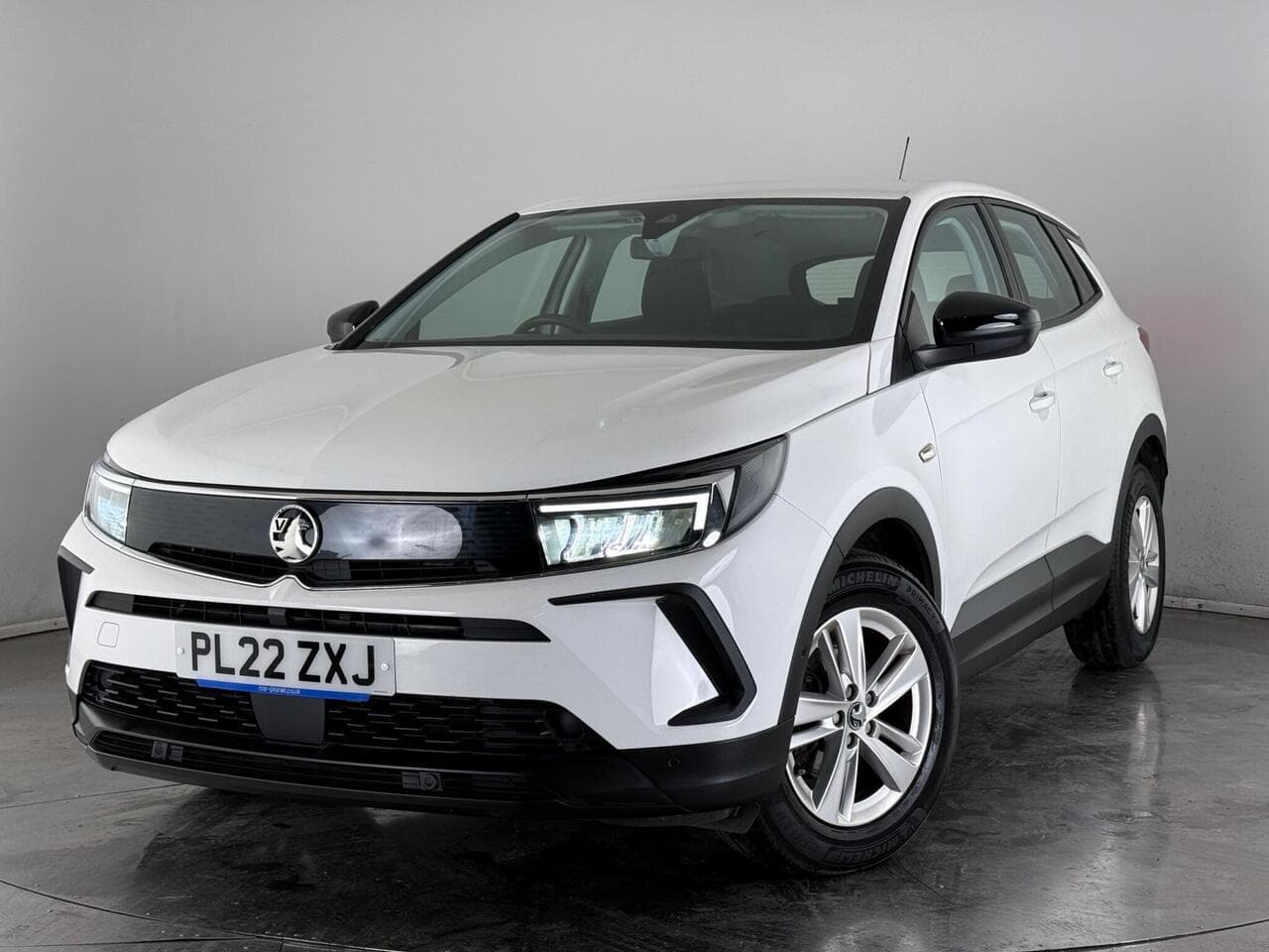 Vauxhall Grandland thumbnail Front Left