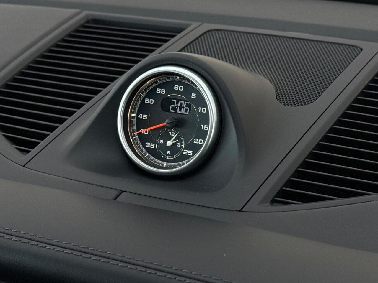 Porsche Macan thumbnail Driver Instruments