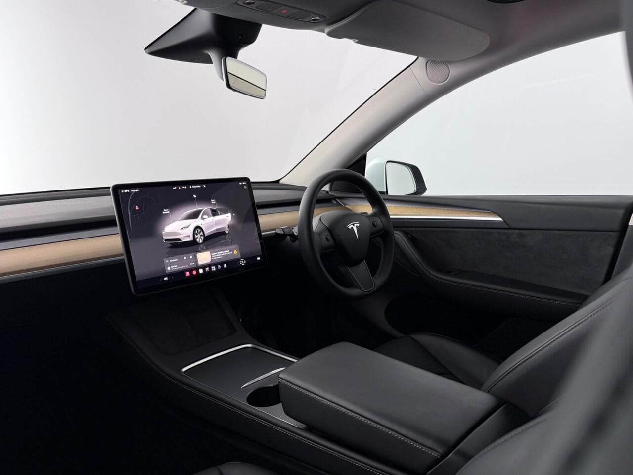 Tesla Model Y thumbnail Interior Front