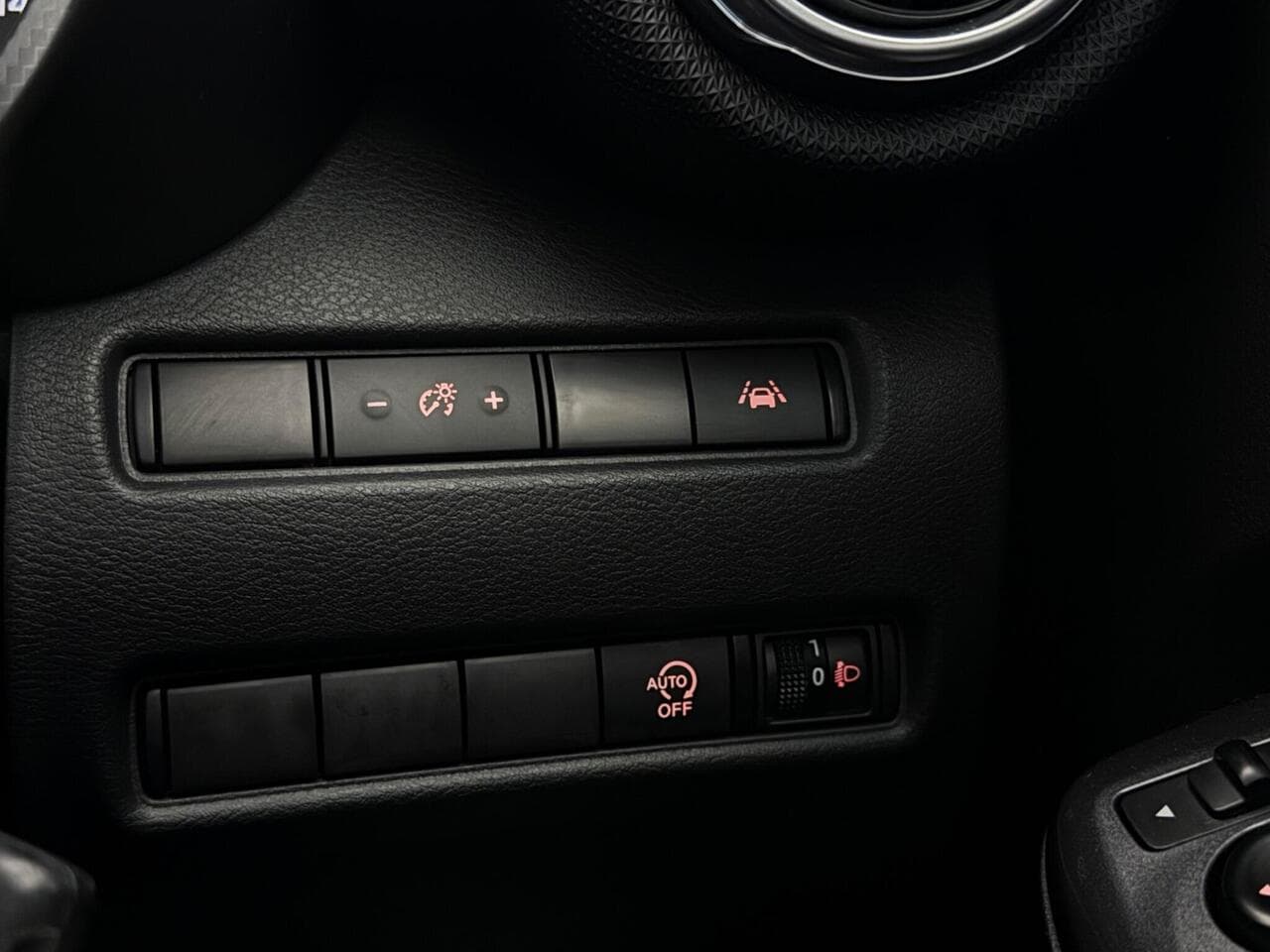 Nissan Juke thumbnail Misc Controls