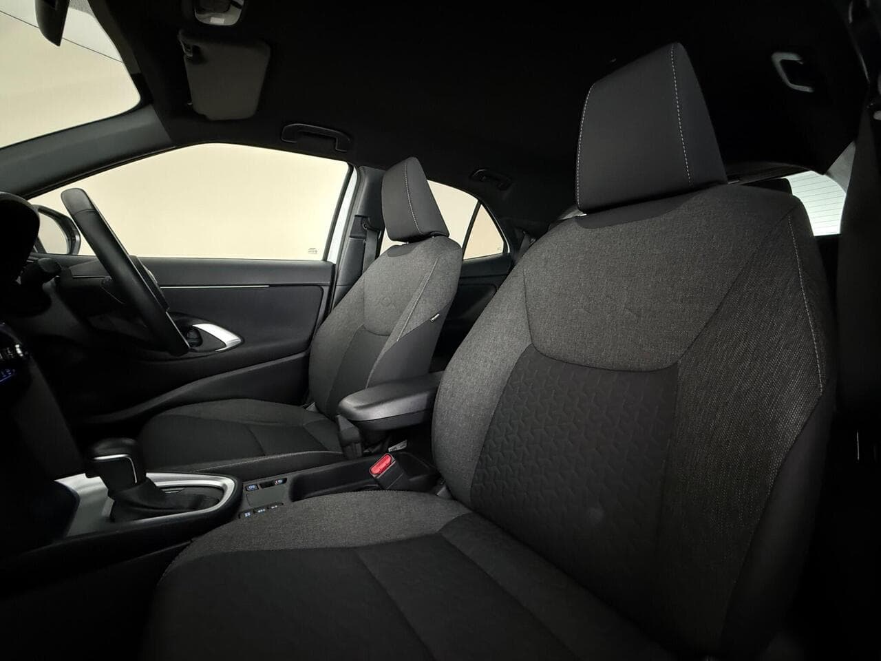 Toyota Yaris Cross thumbnail Seat Front Passenger