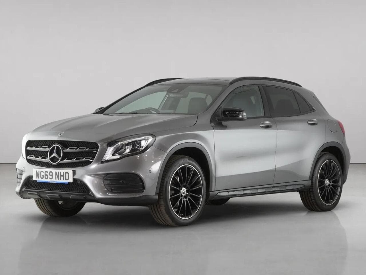Mercedes-Benz GLA thumbnail Front Left