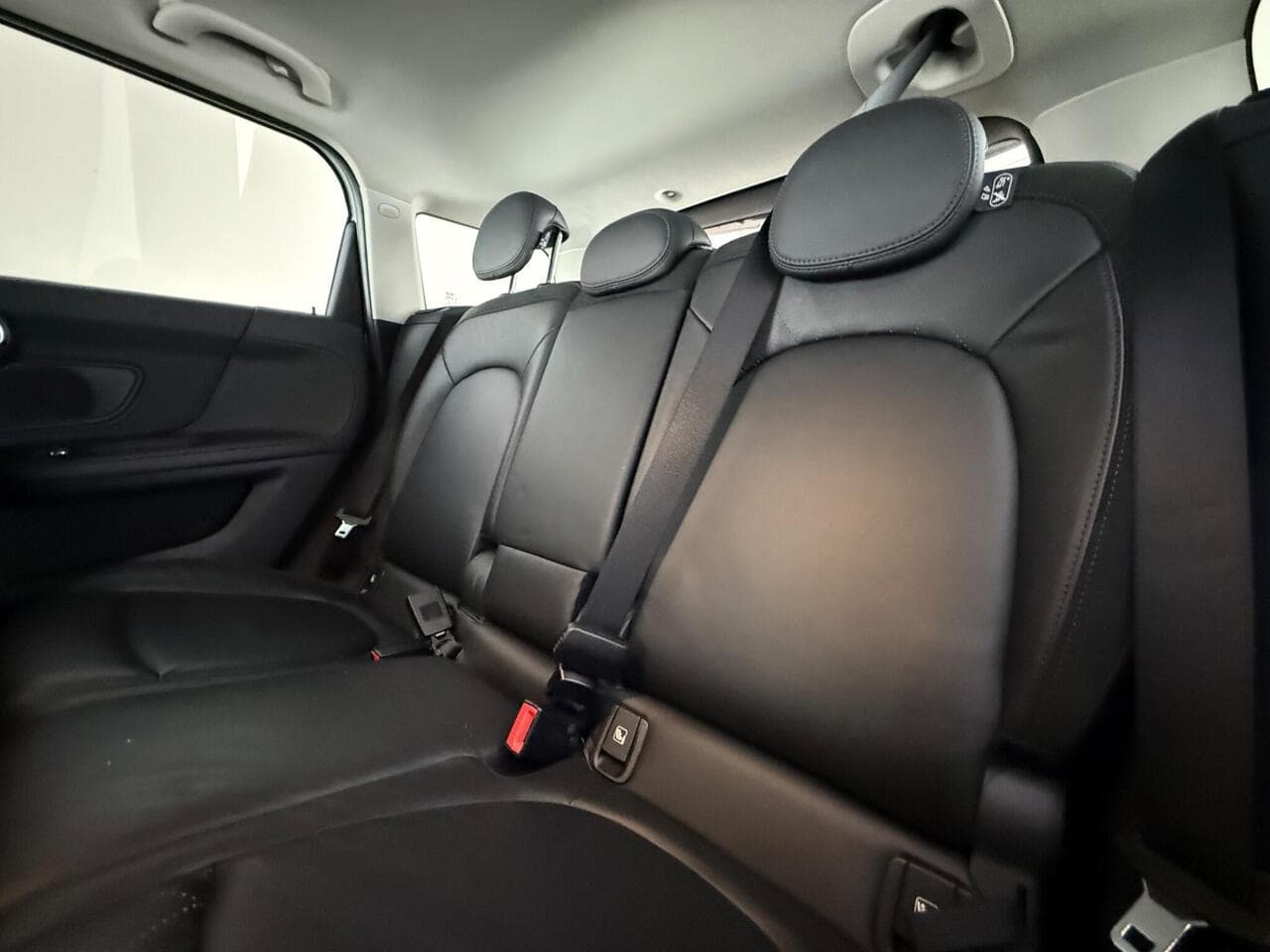 MINI Countryman thumbnail Seats Rear