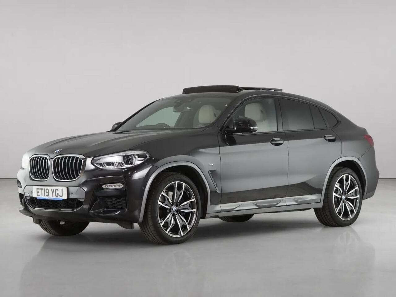 BMW X4 thumbnail Front Left