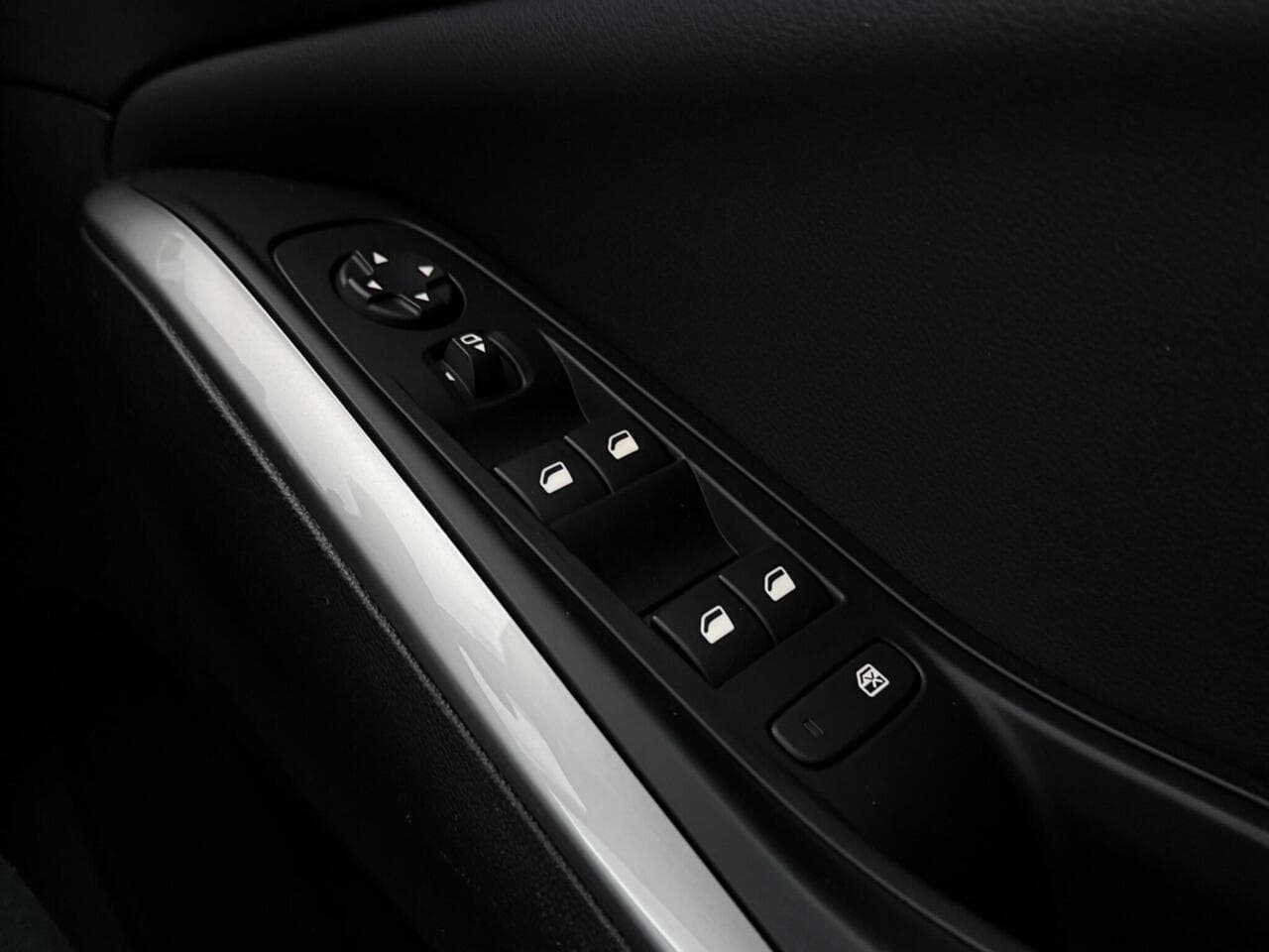 Vauxhall Grandland thumbnail Misc Controls