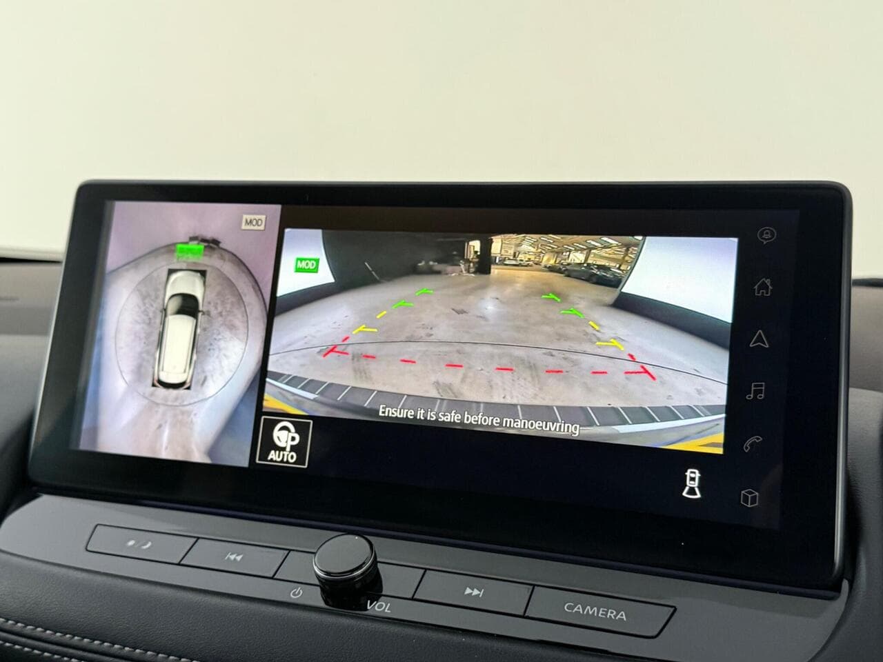 Nissan X-Trail thumbnail Infotainment System