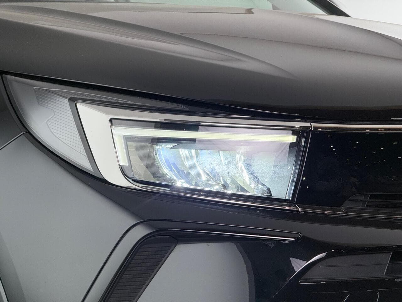 Vauxhall Grandland thumbnail Lights Front