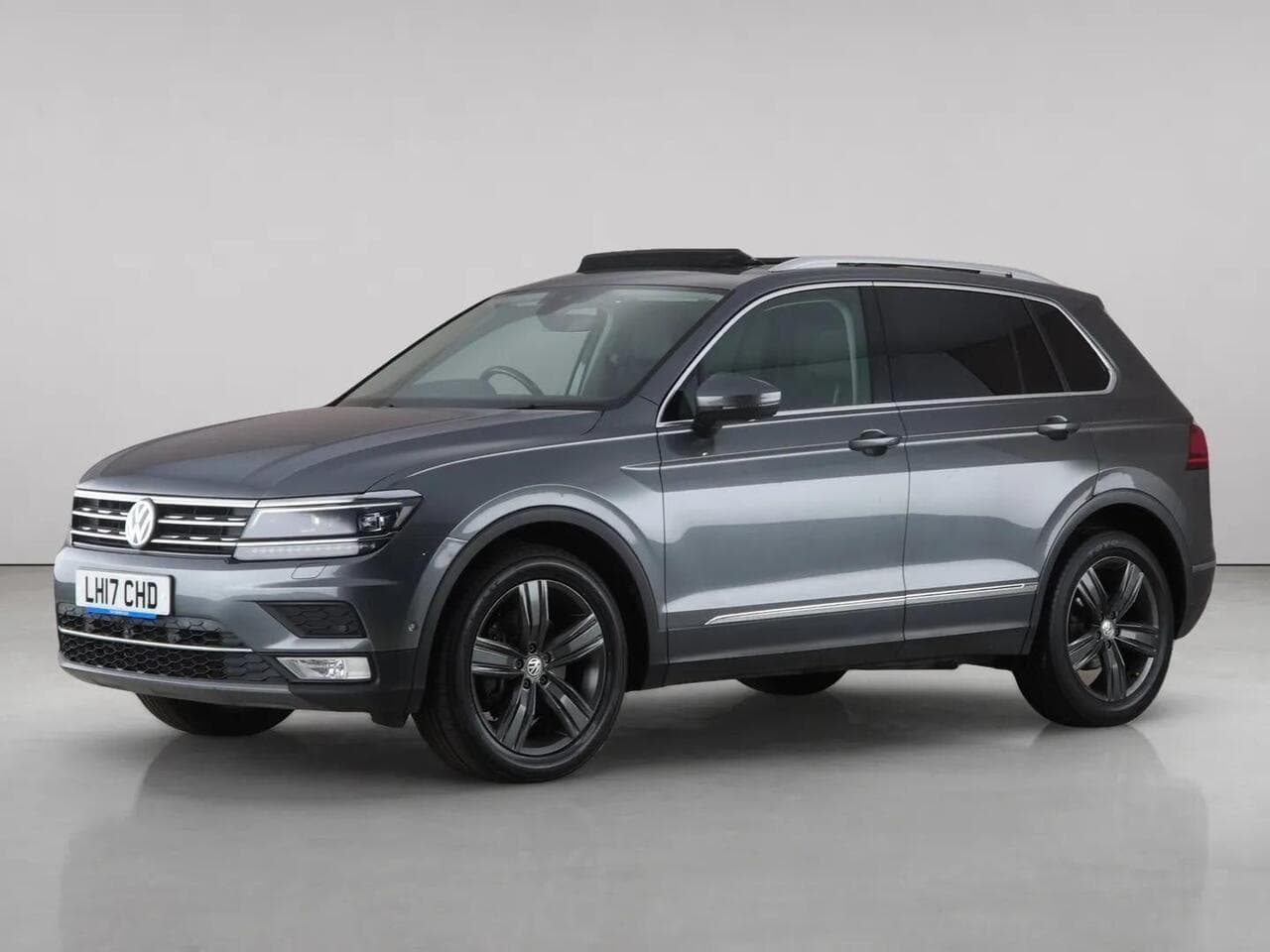 Volkswagen Tiguan thumbnail Front Left