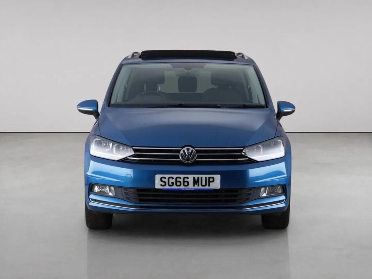Volkswagen Touran thumbnail Front