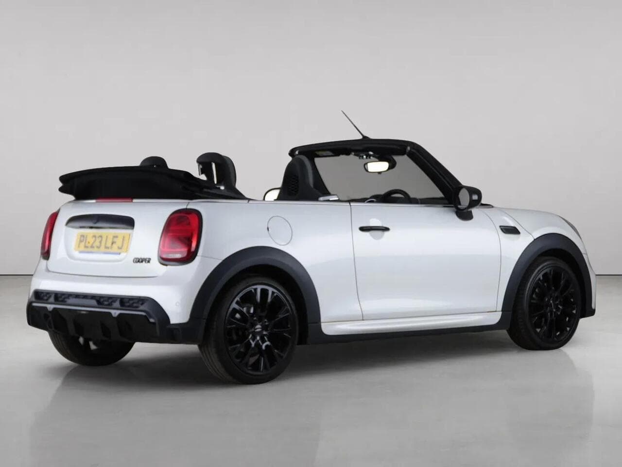 MINI Convertible thumbnail Rear Right