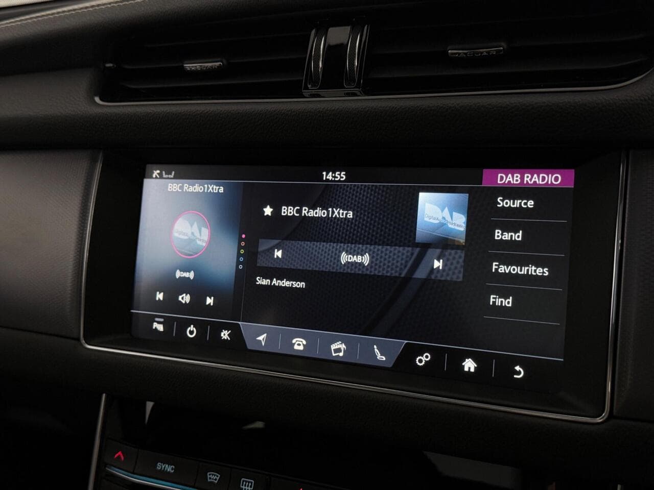 Jaguar XF thumbnail Infotainment System