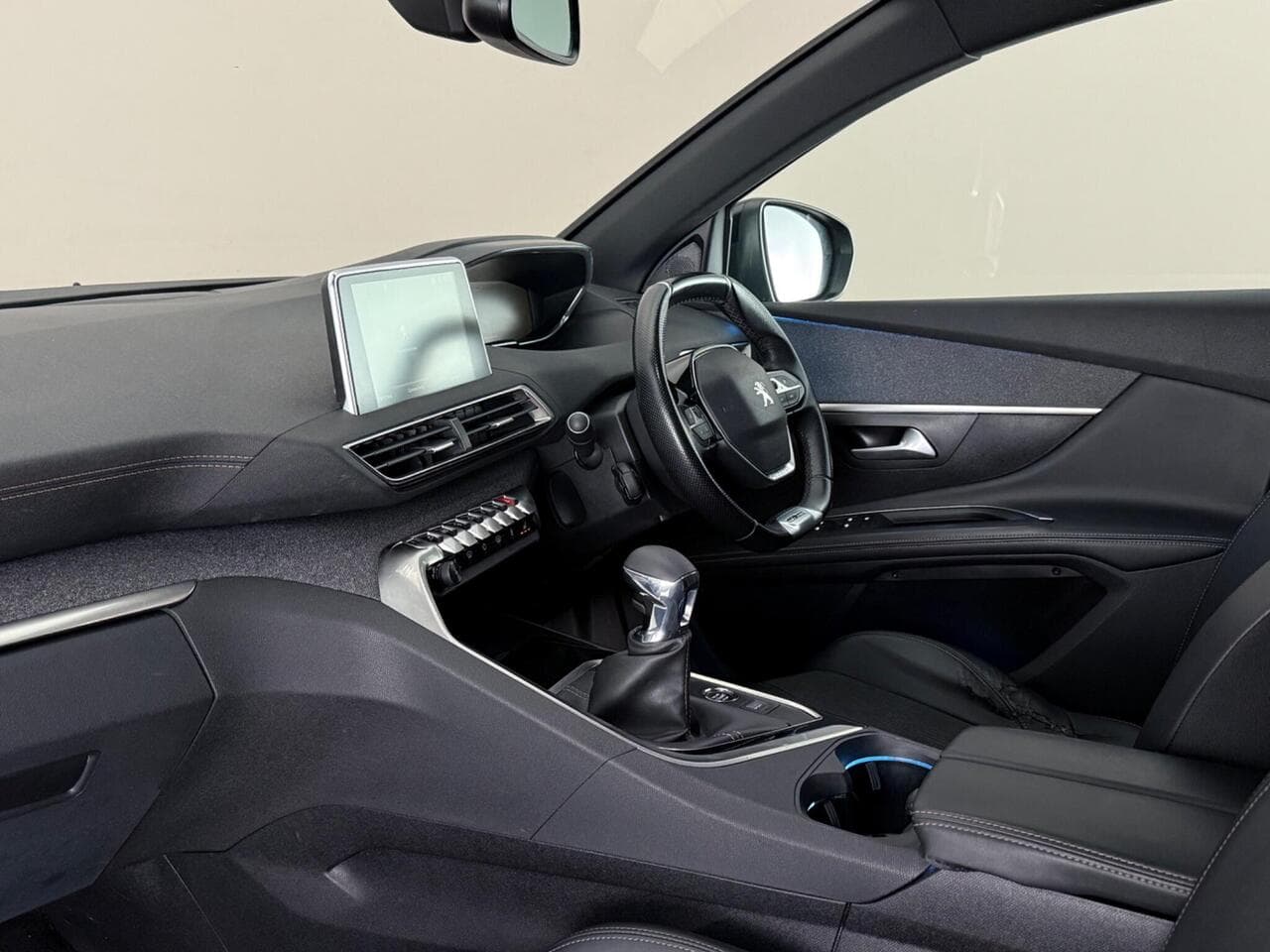 Peugeot 5008 thumbnail Interior Front