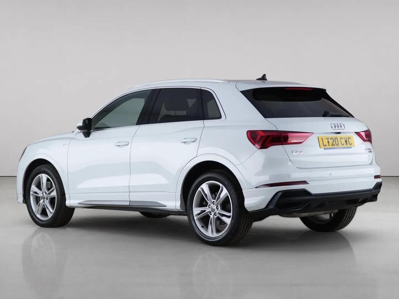 Audi Q3 thumbnail Rear Left
