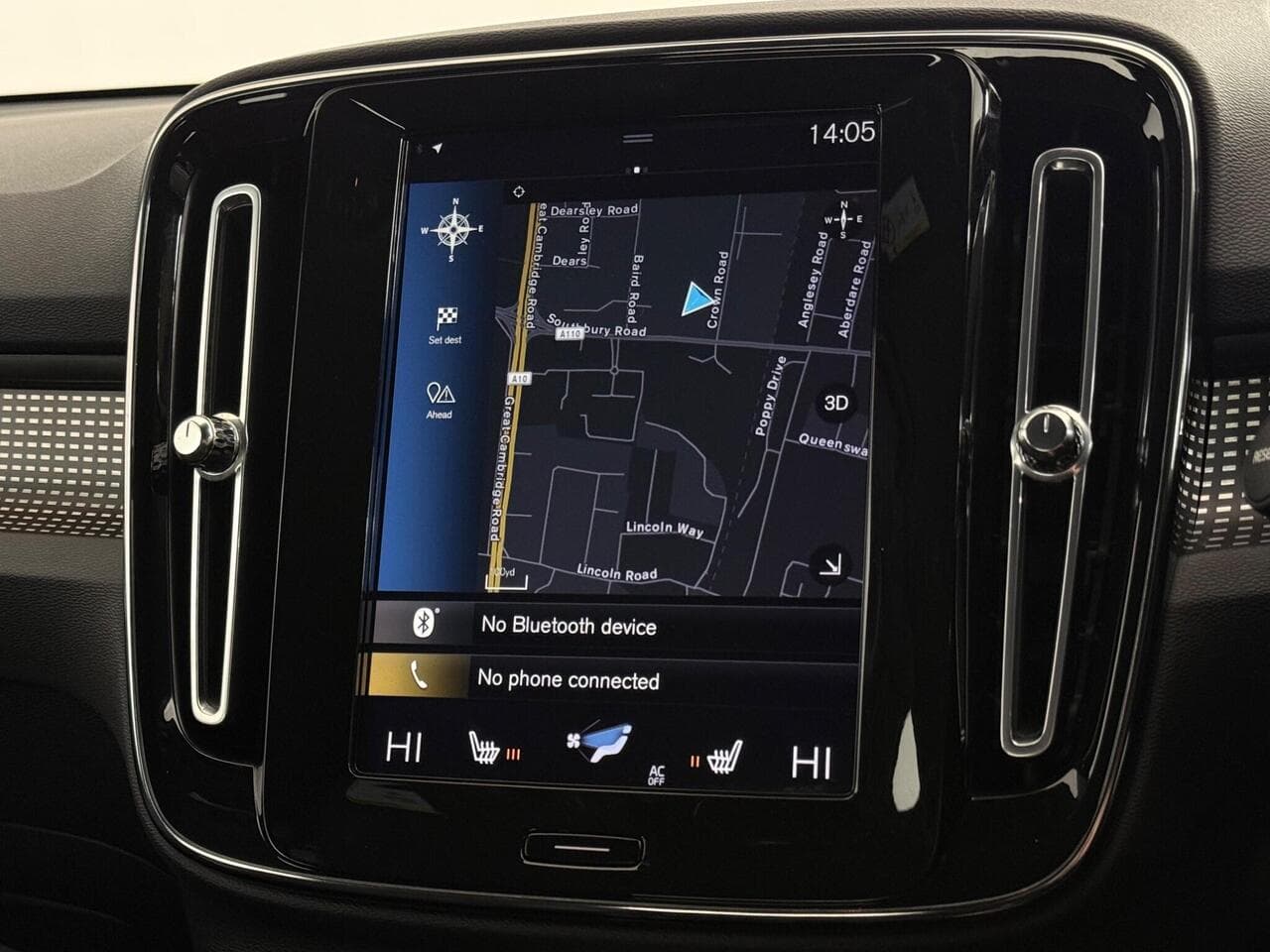 Volvo XC40 thumbnail Infotainment System