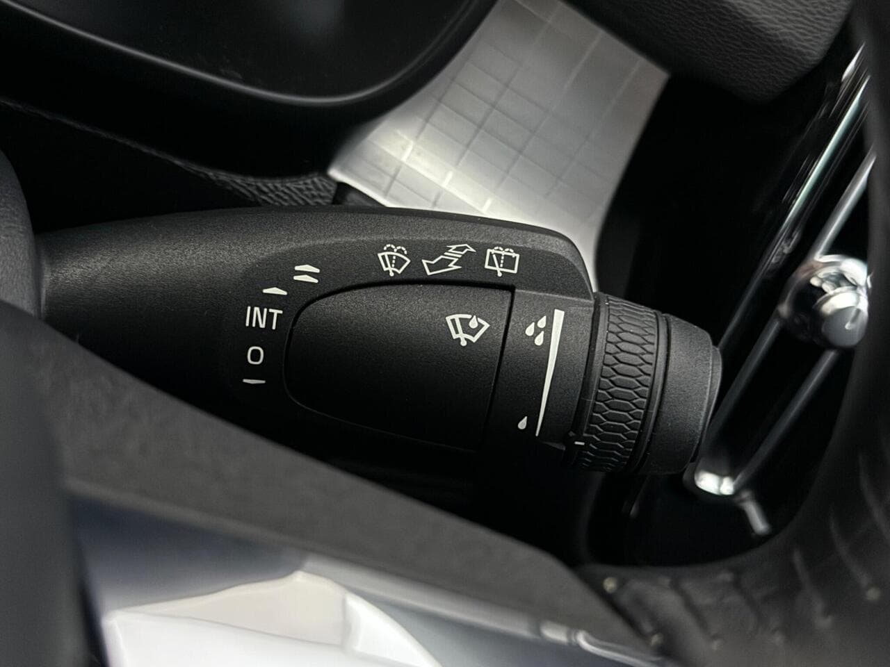 Volvo XC40 thumbnail Misc Controls