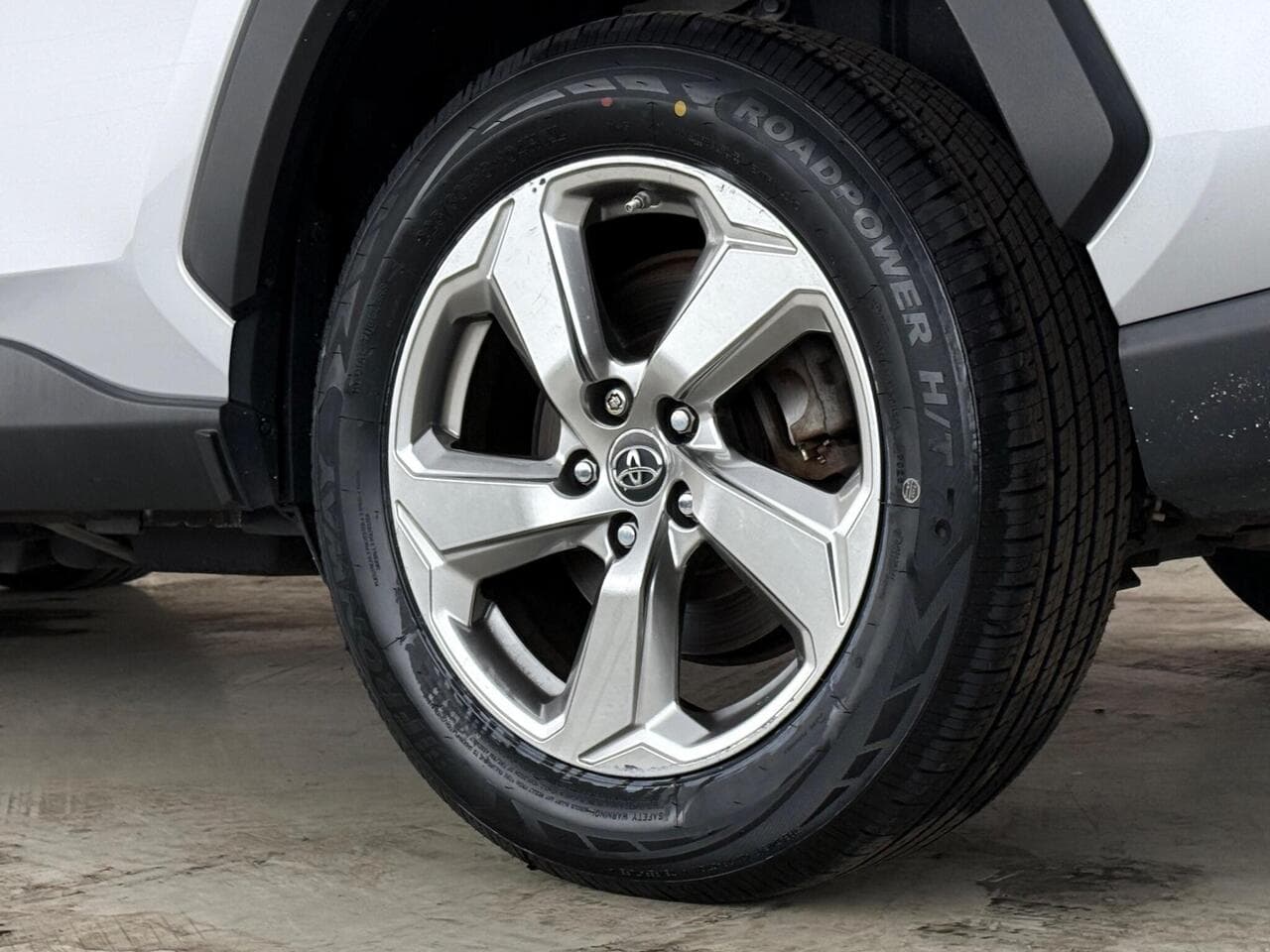 Toyota RAV4 thumbnail Wheel