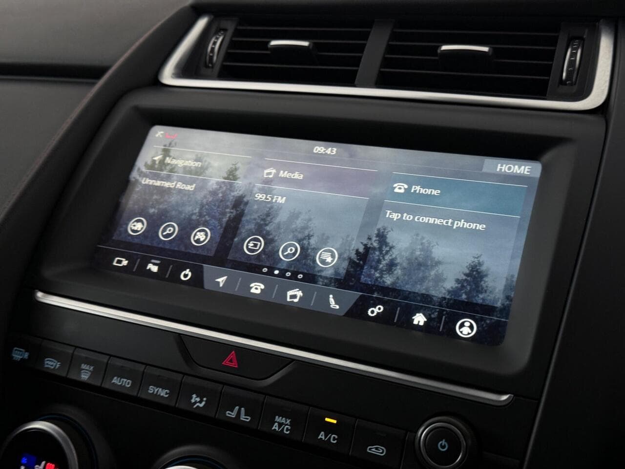 Jaguar E-PACE thumbnail Infotainment System