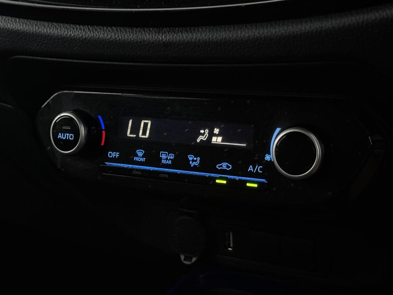 Toyota Aygo X thumbnail Misc Controls