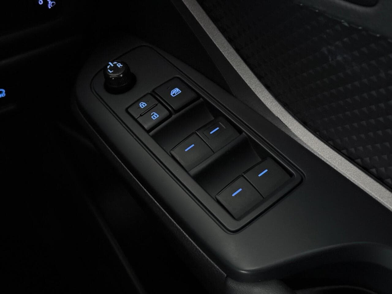 Toyota C-HR thumbnail Misc Controls