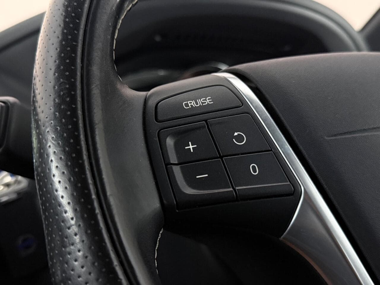Volvo XC60 thumbnail Misc Controls