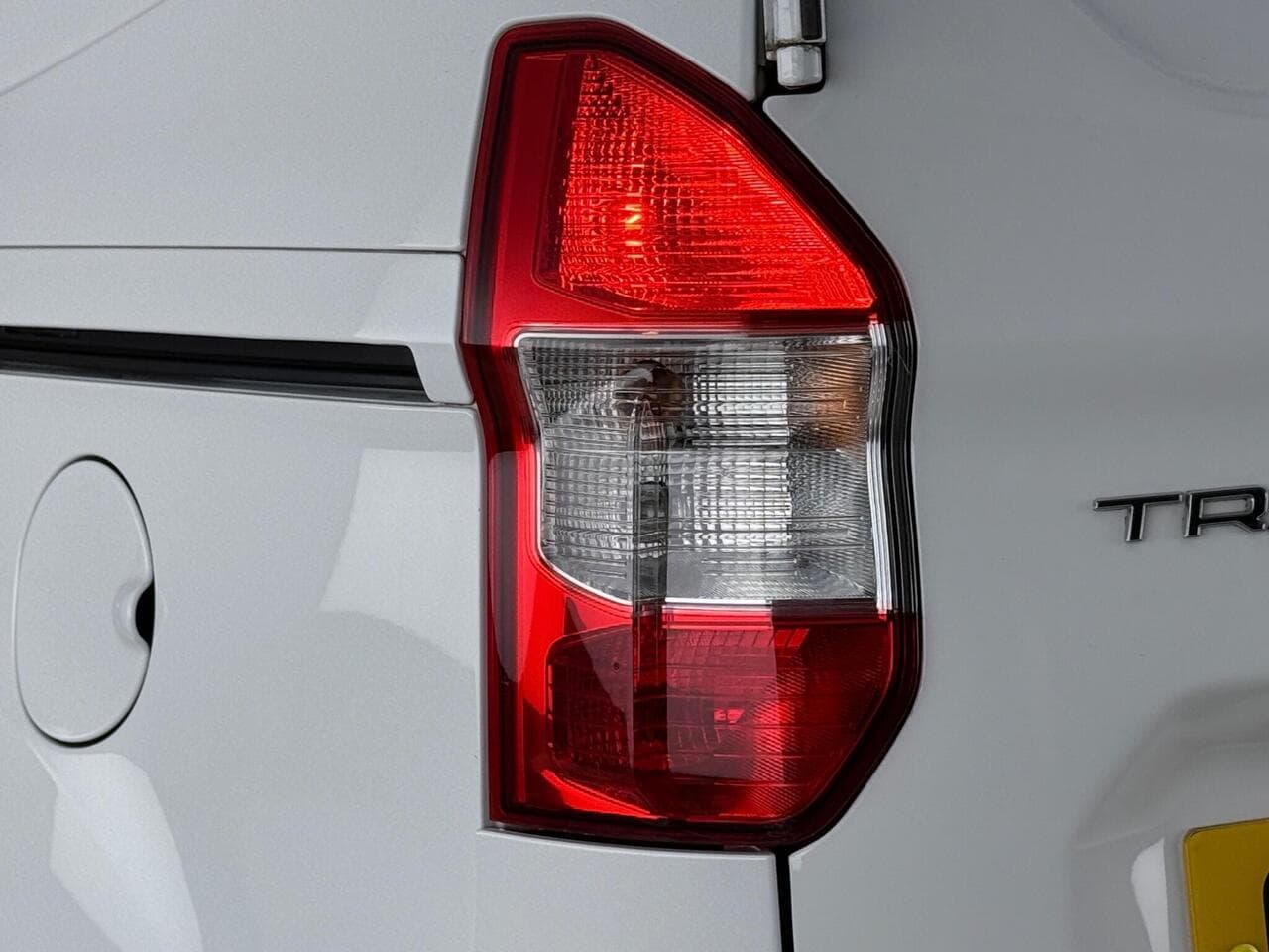 Ford Transit Courier thumbnail Lights Rear