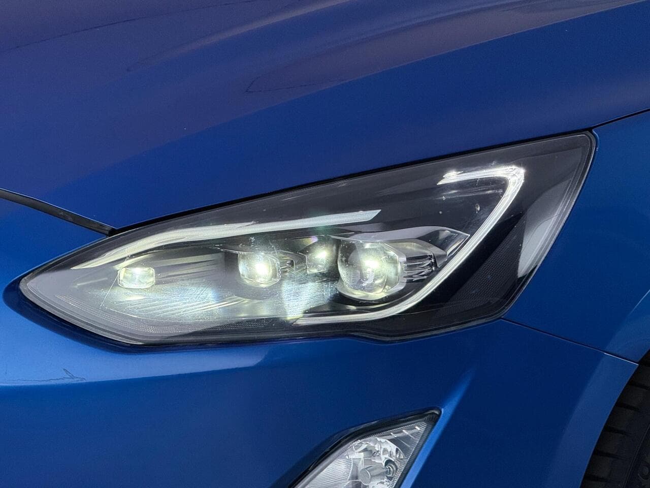 Ford Focus thumbnail Lights Front