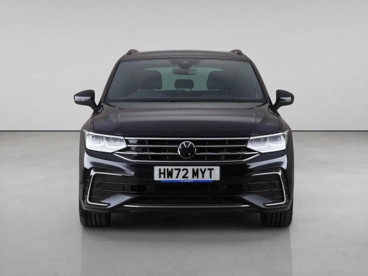 Volkswagen Tiguan thumbnail Front