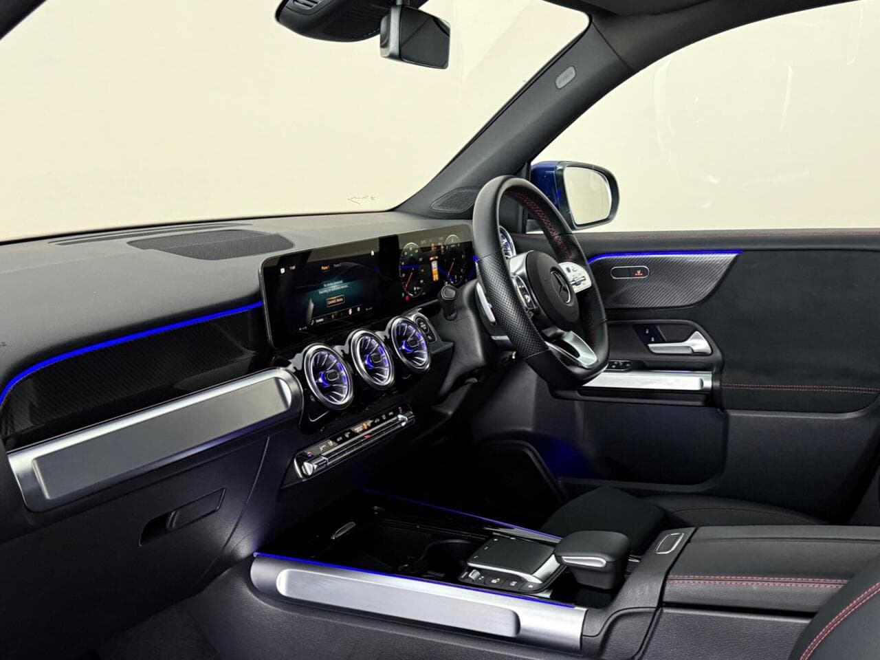 Mercedes-Benz GLB thumbnail Interior Front