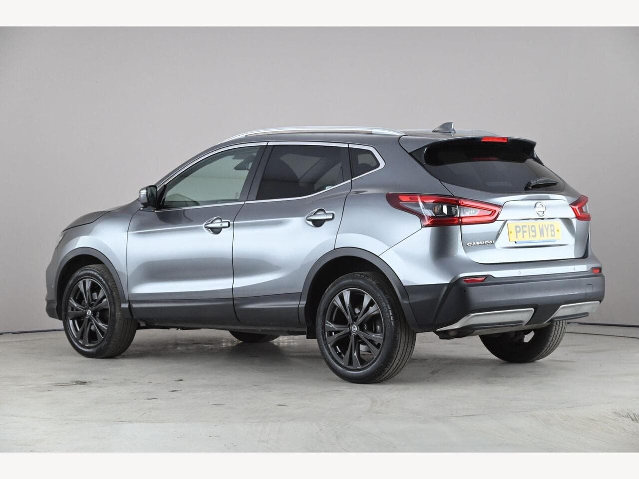 Nissan Qashqai thumbnail Rear Left