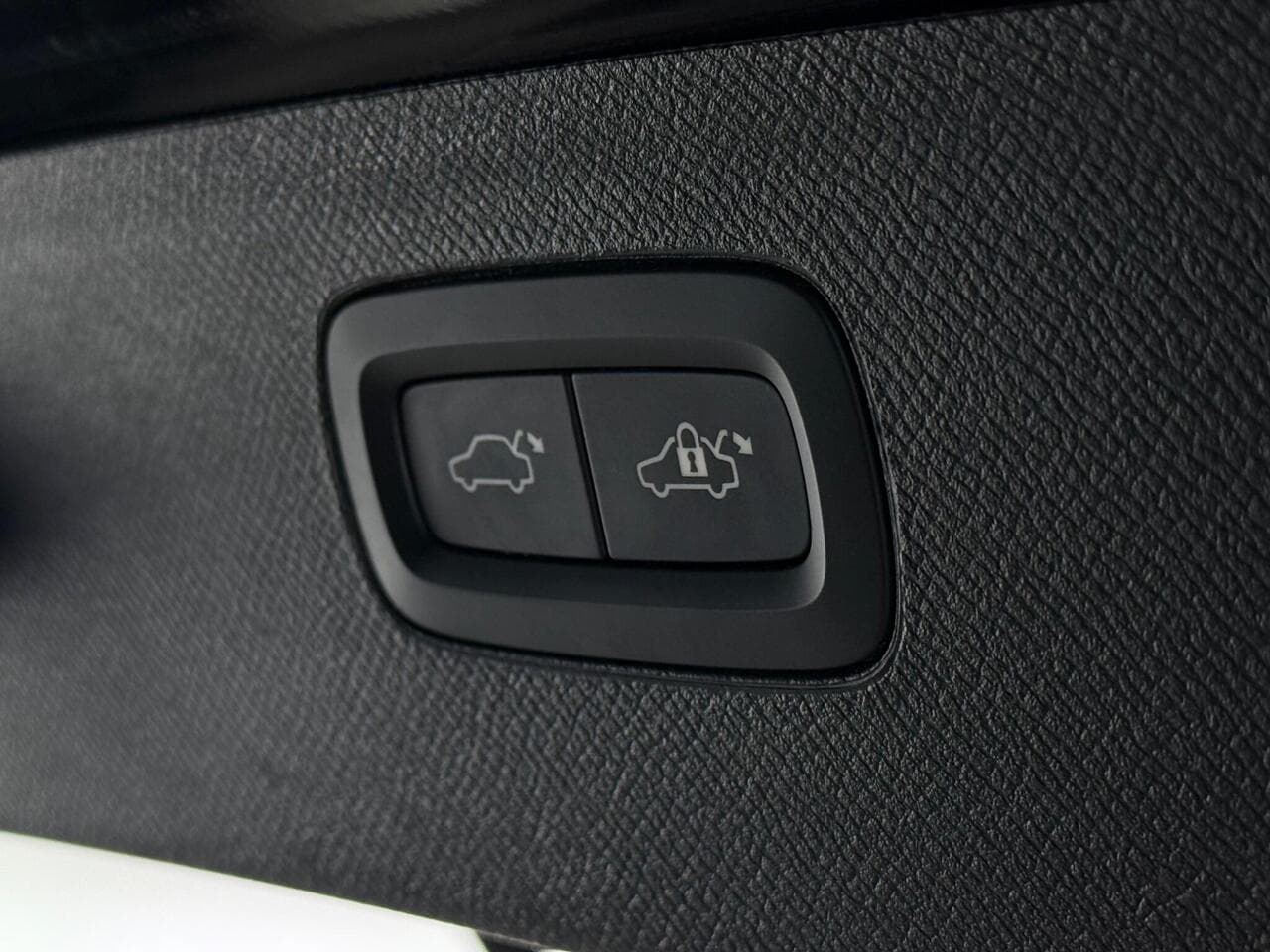 Volvo XC90 thumbnail Misc Controls
