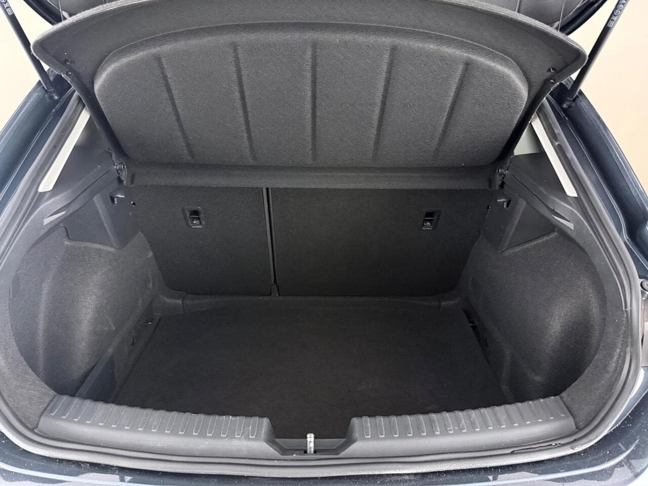 SEAT Leon thumbnail Boot