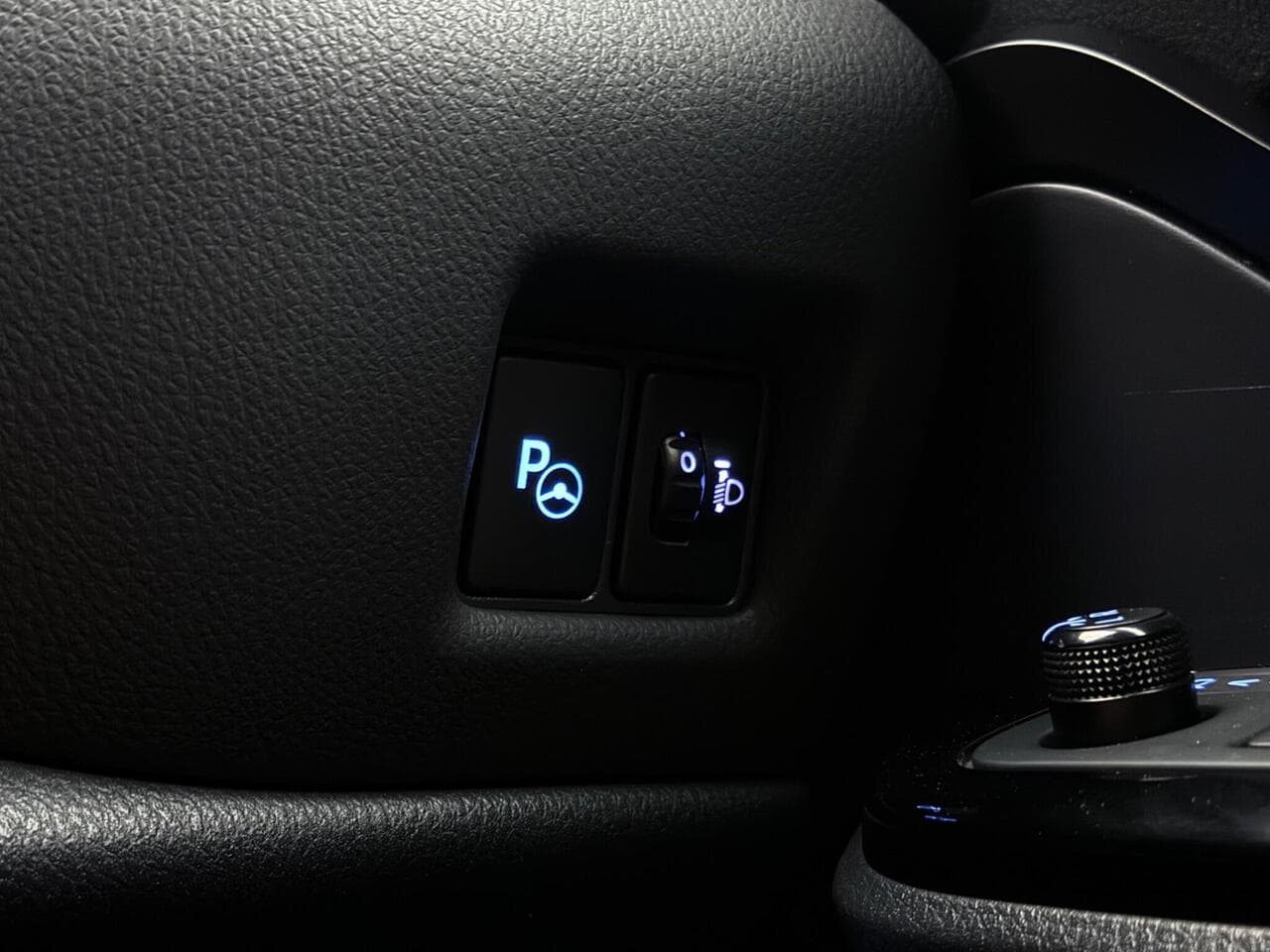 Toyota C-HR thumbnail Misc Controls