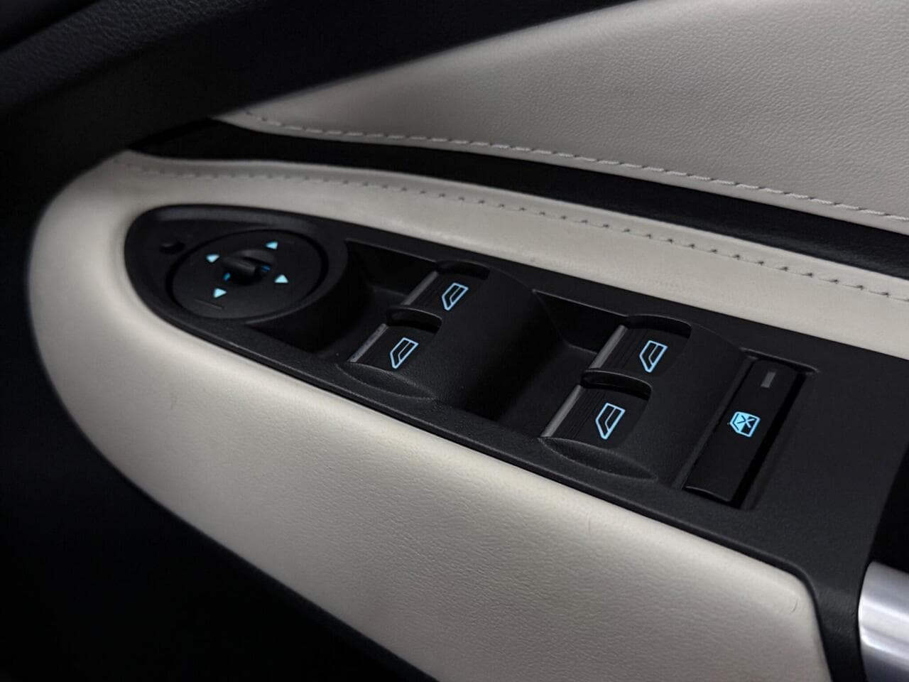 Ford Kuga thumbnail Misc Controls