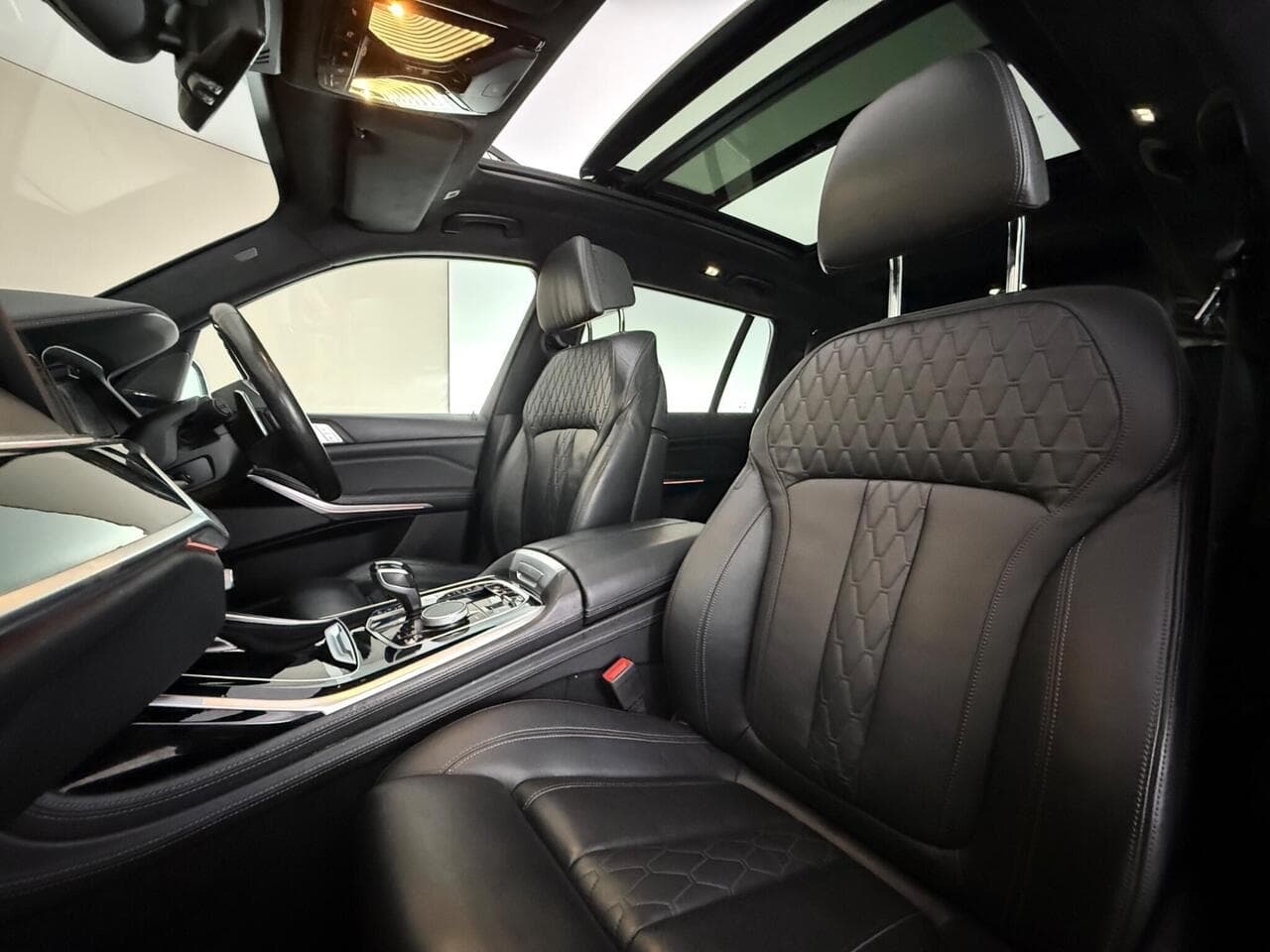 BMW X7 thumbnail Seat Front Passenger
