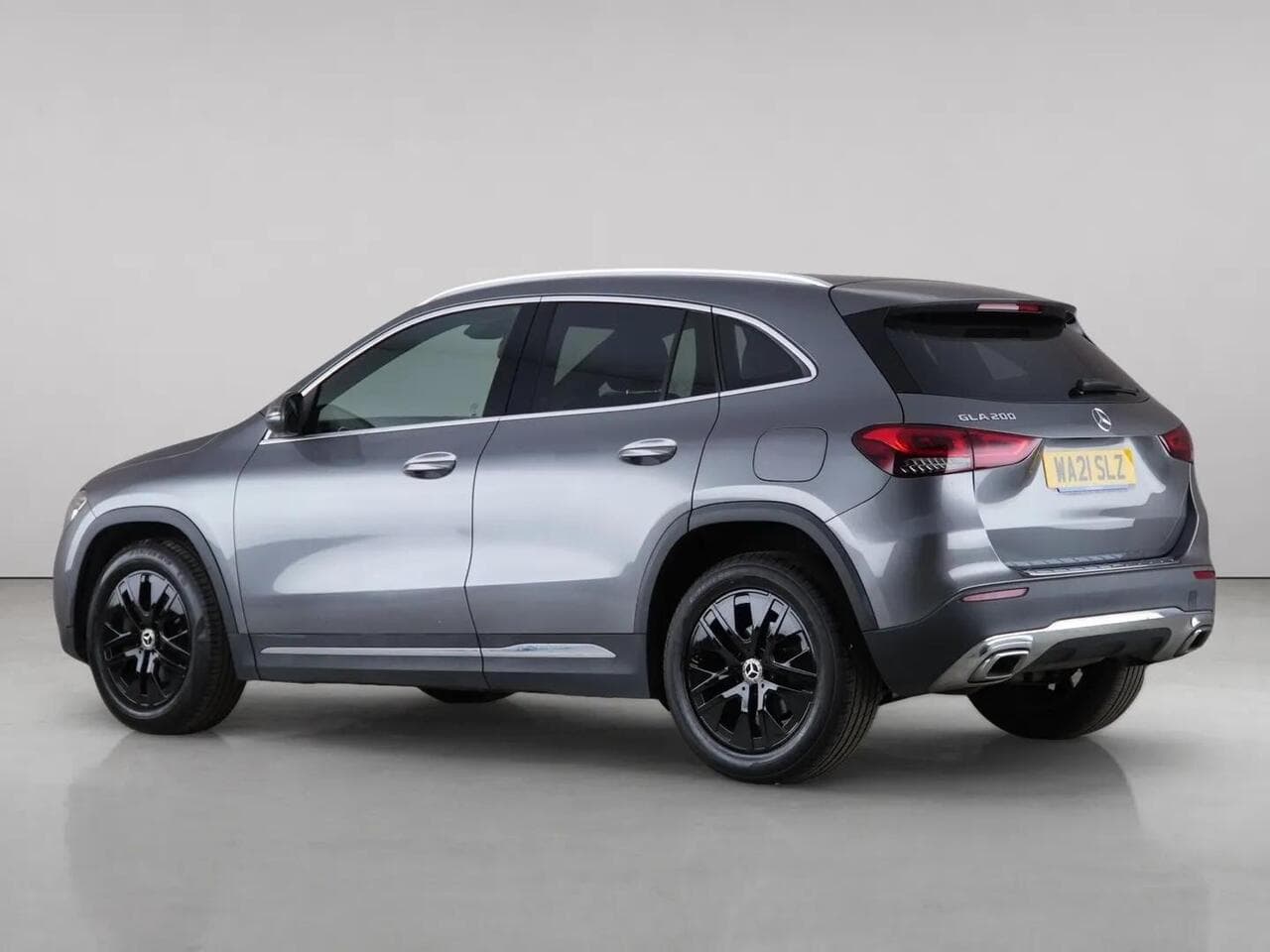 Mercedes-Benz GLA thumbnail Rear Left