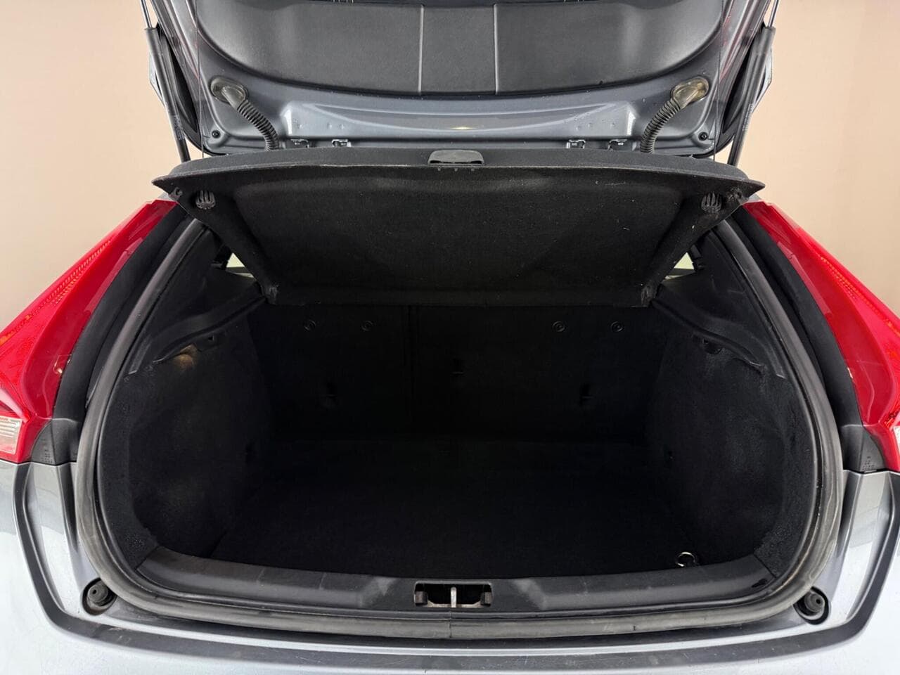Volvo V40 thumbnail Boot