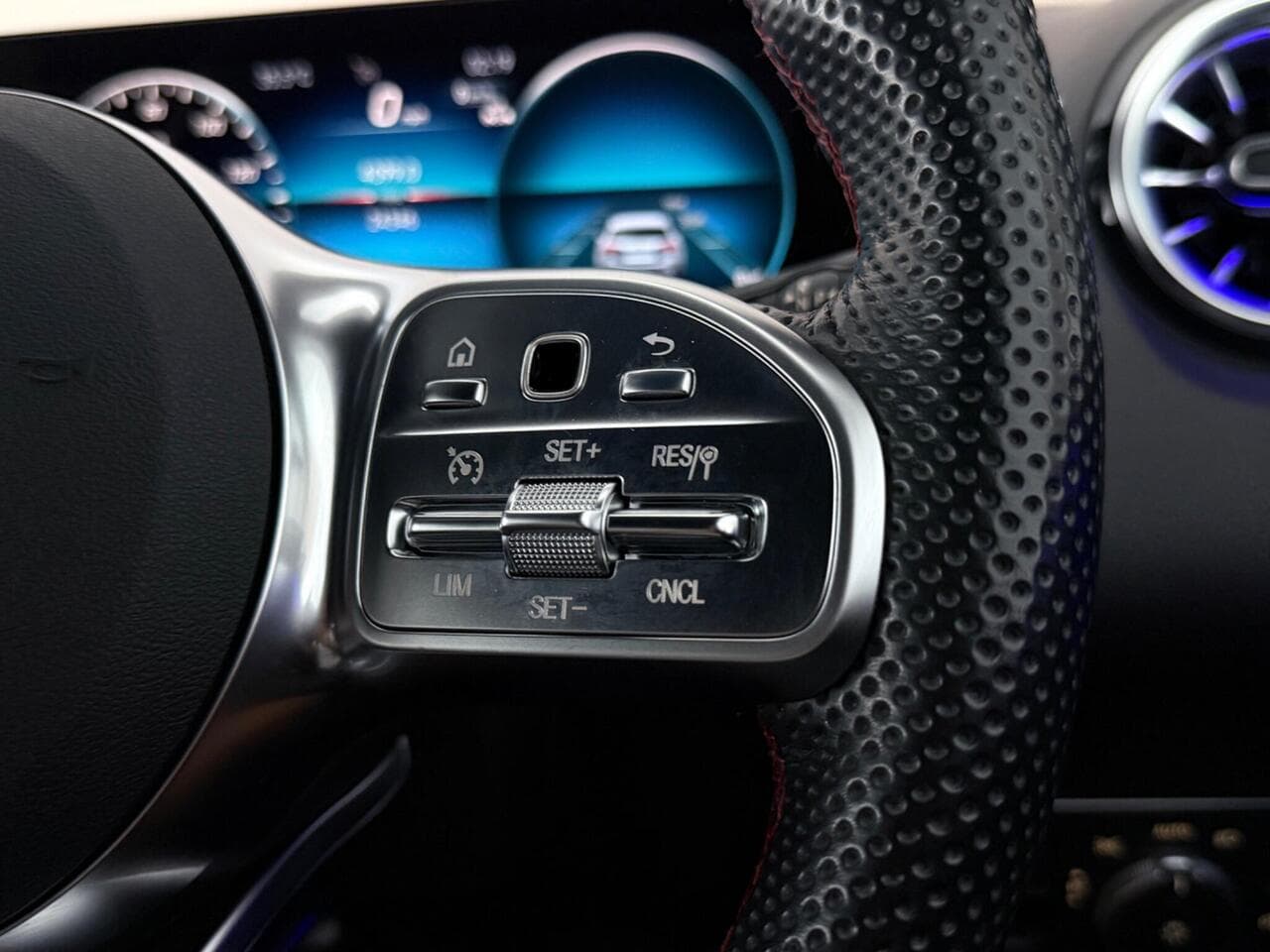 Mercedes-Benz GLB thumbnail Misc Controls