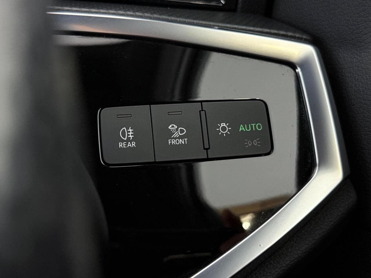 Audi Q3 thumbnail Misc Controls