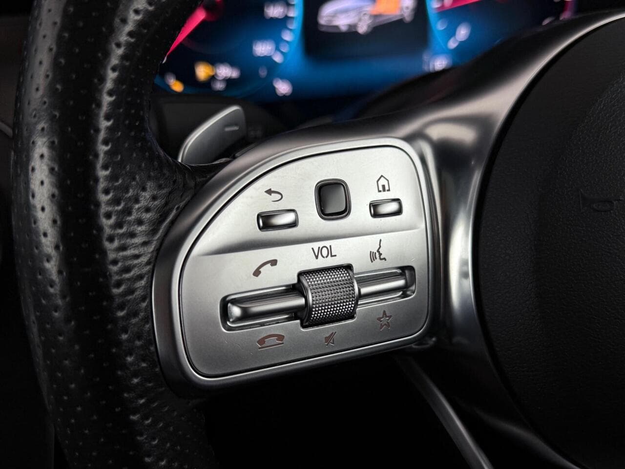 Mercedes-Benz C Class thumbnail Misc Controls